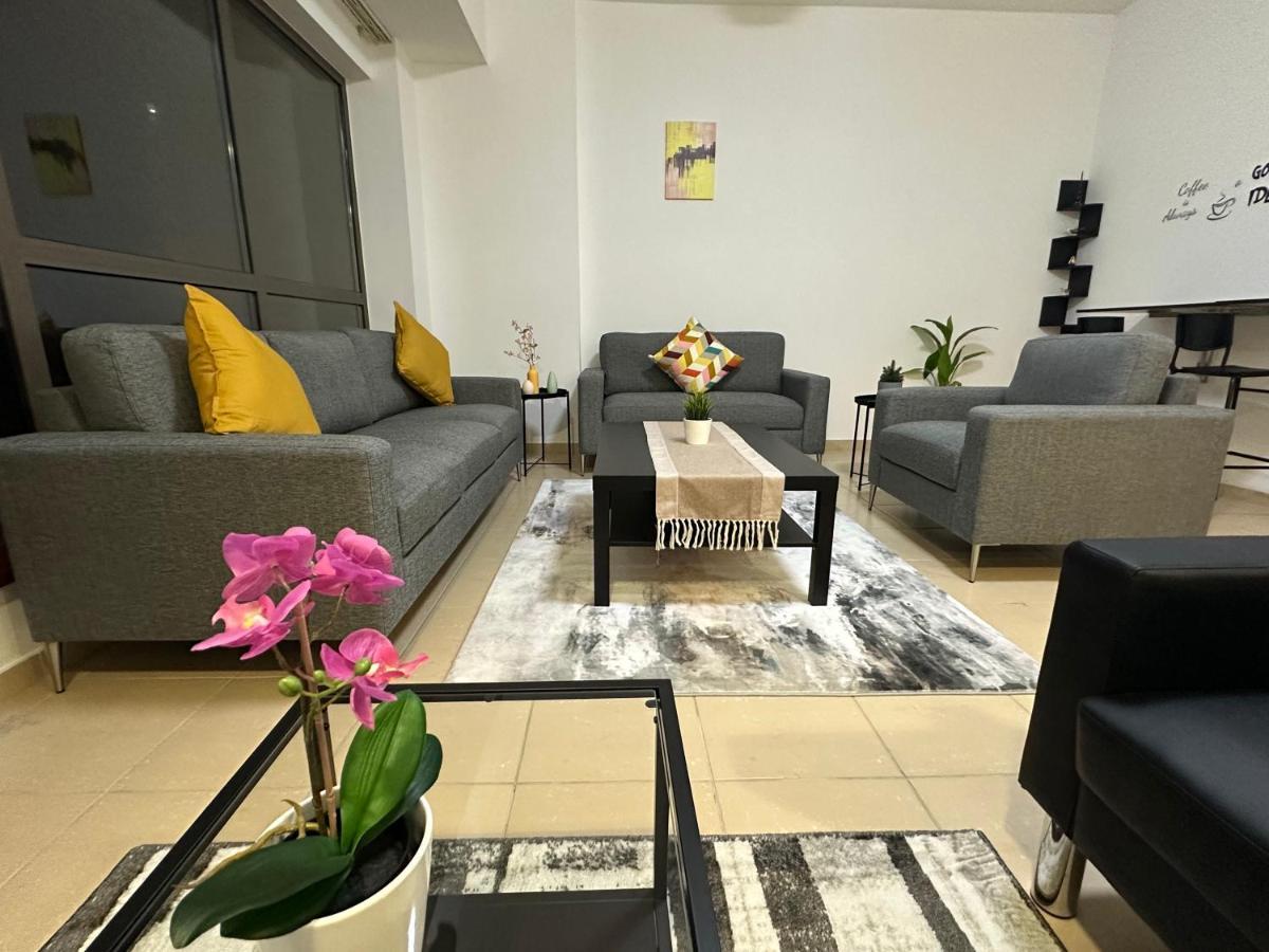 Moonlight Hostel Jbr - 2Min Walk To Jbr Beach - Gym - 2Min Metro Station - Poll Dubaj Zewnętrze zdjęcie