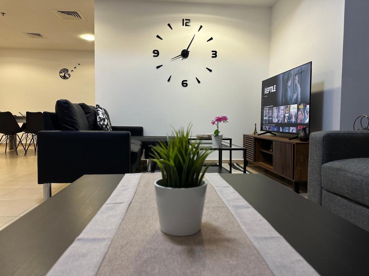 Moonlight Hostel Jbr - 2Min Walk To Jbr Beach - Gym - 2Min Metro Station - Poll Dubaj Zewnętrze zdjęcie