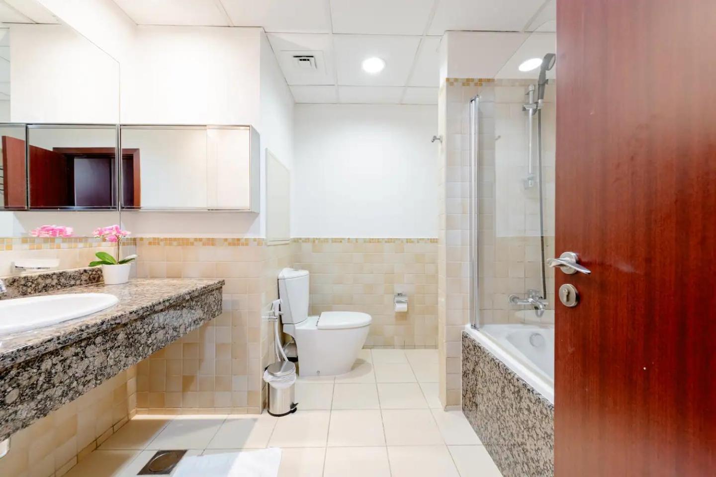 Moonlight Hostel Jbr - 2Min Walk To Jbr Beach - Gym - 2Min Metro Station - Poll Dubaj Zewnętrze zdjęcie