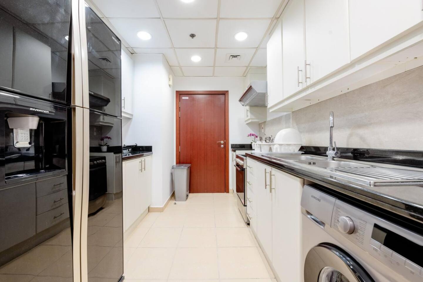 Moonlight Hostel Jbr - 2Min Walk To Jbr Beach - Gym - 2Min Metro Station - Poll Dubaj Zewnętrze zdjęcie