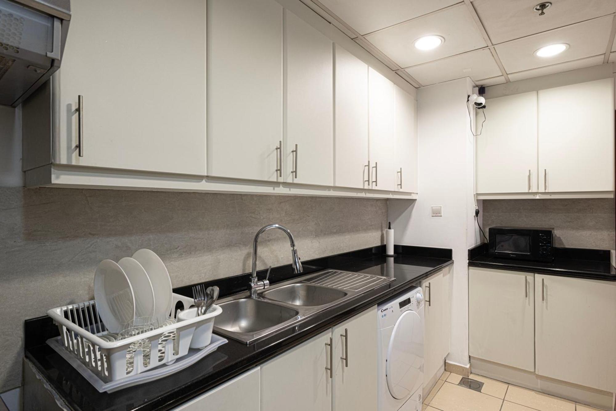 Moonlight Hostel Jbr - 2Min Walk To Jbr Beach - Gym - 2Min Metro Station - Poll Dubaj Zewnętrze zdjęcie